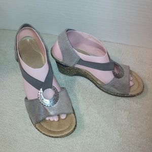 Rieker Gray/Silver Blush Heel Sandals size 40/ 9 us